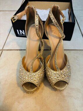 Sparkly classy golden high heels